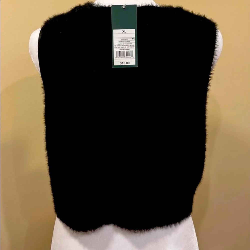Black Sleeveless Crop Top